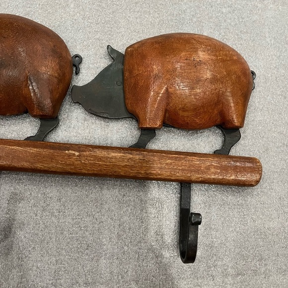 Pier 1 Carved Wood and Metal Pig Wall Rack With 4 Hooks Country Farmhouse - Picture 4 of 5